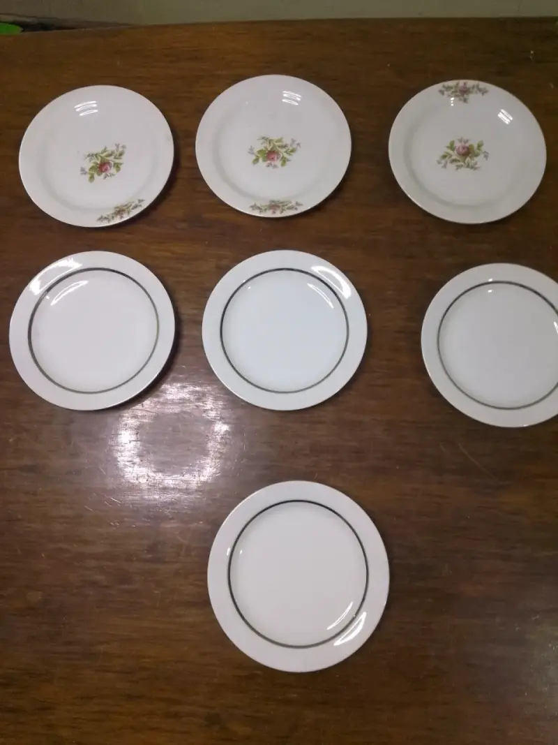 Juego de platos de porcelana con diseño floral - 5