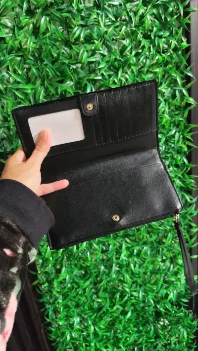 Cartera negra con tachas Victoria's Secret - miniatura 2
