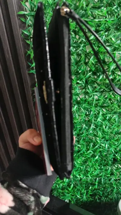 Cartera negra con tachas Victoria's Secret - miniatura 5