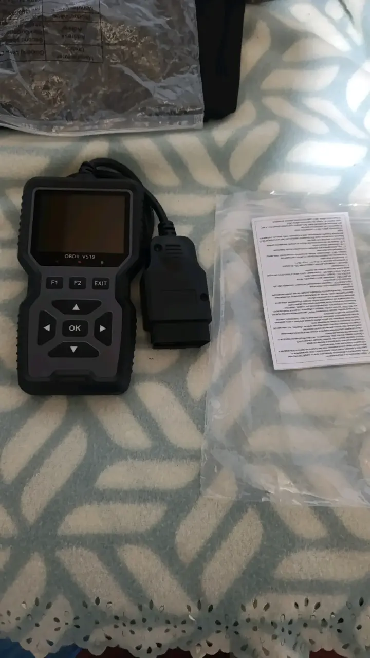 Escáner OBDII V519 para diagnóstico automotriz