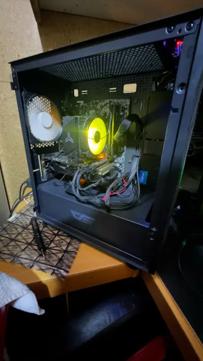 PC Gamer con AMD Ryzen 5 5500 y 16GB RAM - miniatura 1