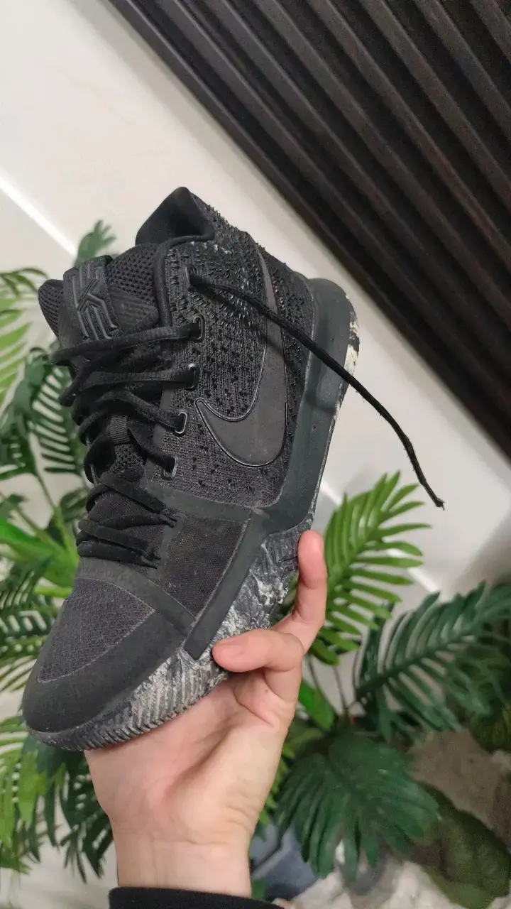 Zapatillas deportivas negras Nike Kyrie - 2