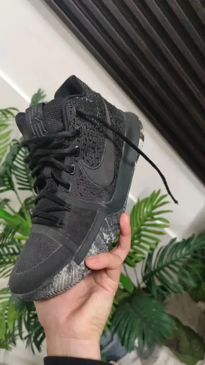 Zapatillas deportivas negras Nike Kyrie - miniatura 2