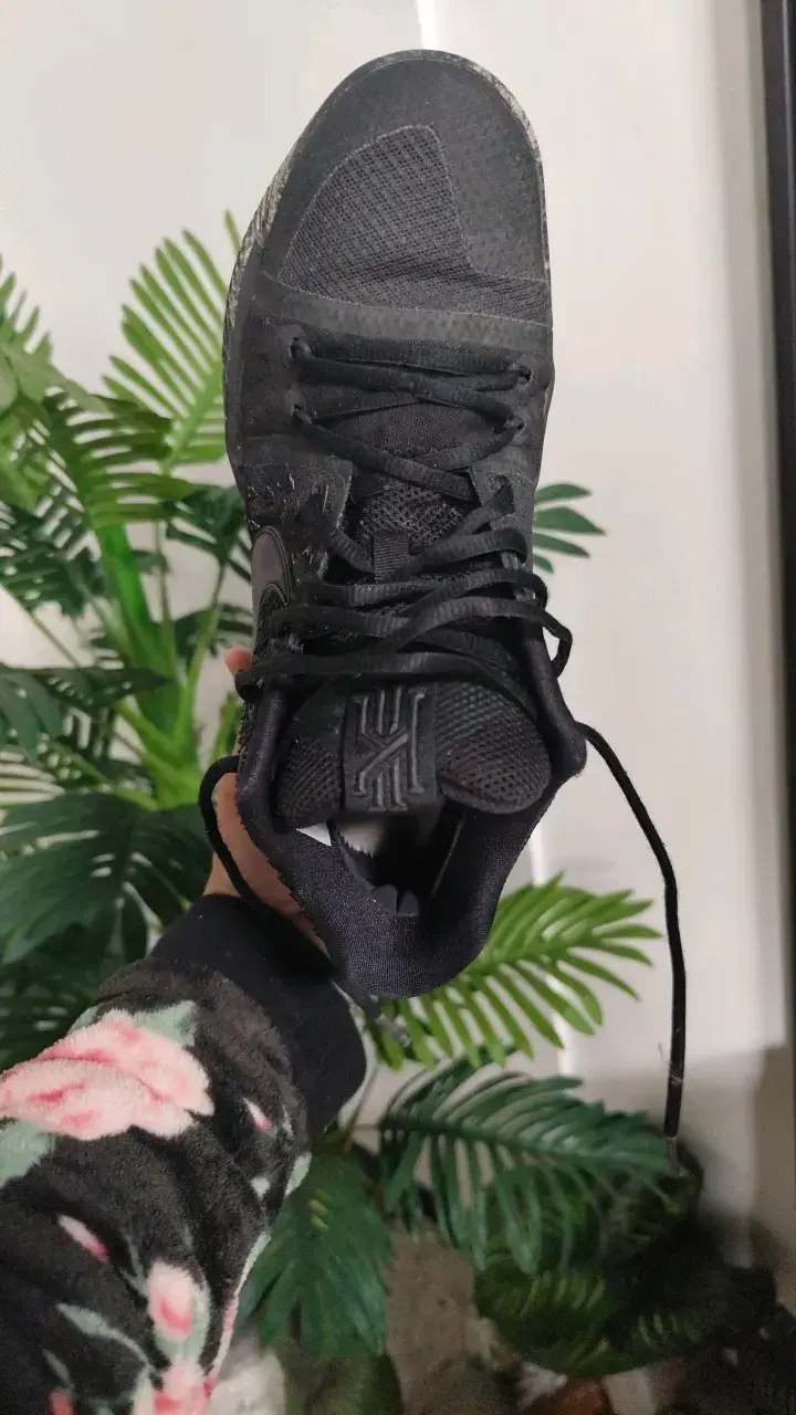 Zapatillas deportivas negras Nike Kyrie - 5