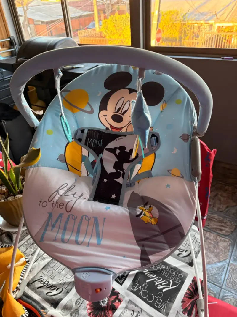 Silla mecedora para bebé con diseño de Mickey Mouse - 2