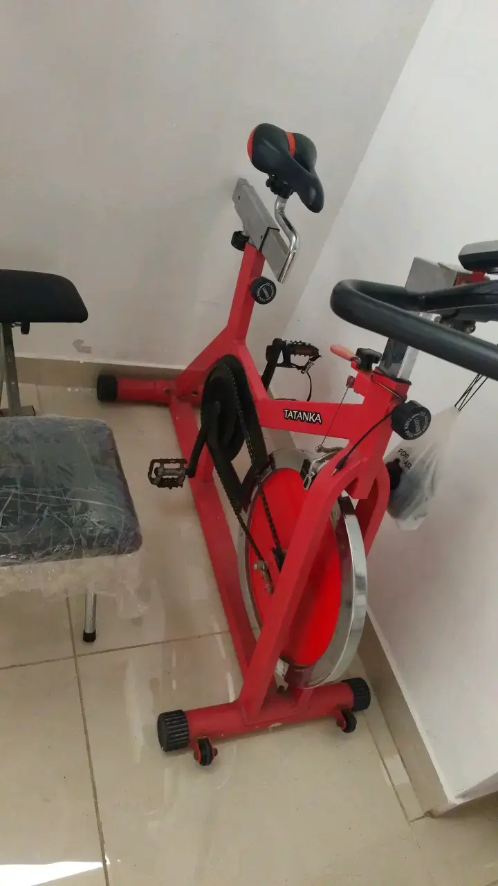 Bicicleta estática Tatanka roja para ejercicio - 1