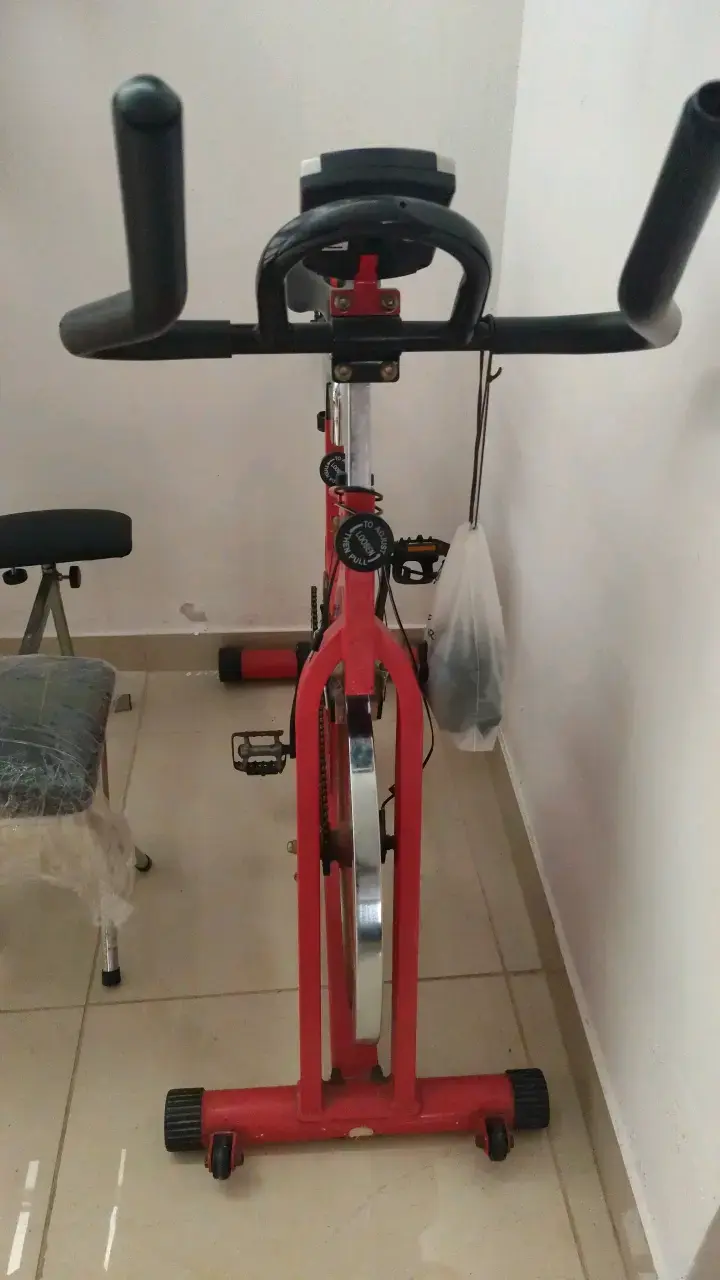 Bicicleta estática Tatanka roja para ejercicio - 2