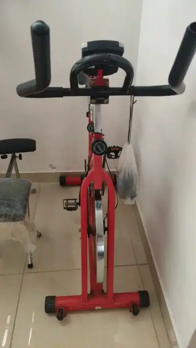 Bicicleta estática Tatanka roja para ejercicio - miniatura 2