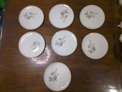 Juego de platos de porcelana con diseño floral - miniatura 3