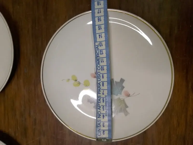 Juego de platos de porcelana con diseño floral - 4
