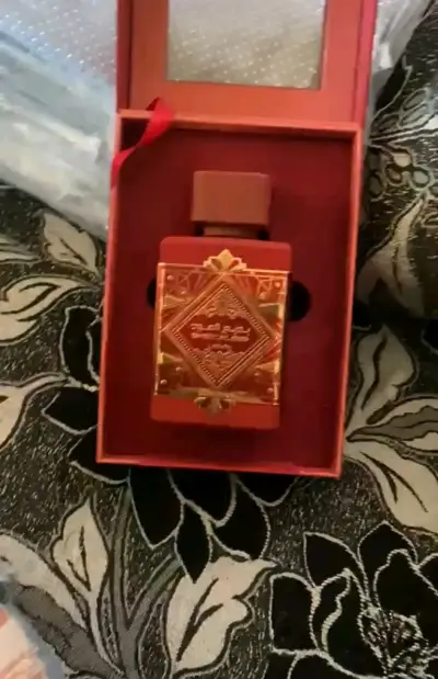 Perfume Sublime Lattafa en caja elegante - miniatura 3
