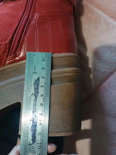 Botines de plataforma rojos con hebillas - miniatura 3