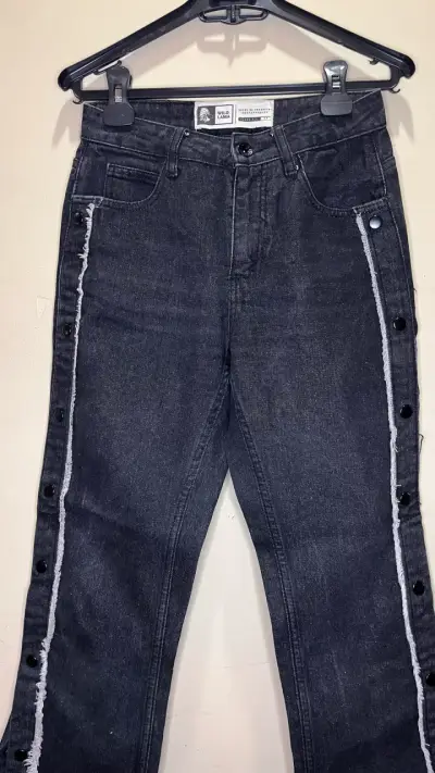 Jeans negros Wild Lama con botones laterales - miniatura 1