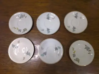 Set de platos de porcelana con diseño de hojas - miniatura 2