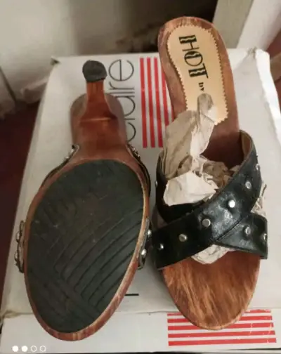 Sandalias de Tacón imitación Madera Hot by Claire - miniatura 1