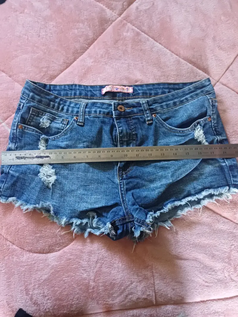 Shorts de mezclilla desgastados para mujer - 4