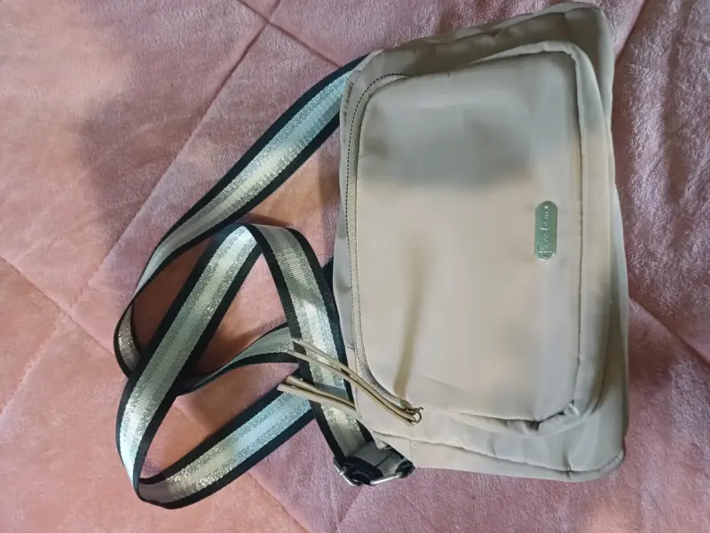 Bandolera beige con correa ajustable - 4