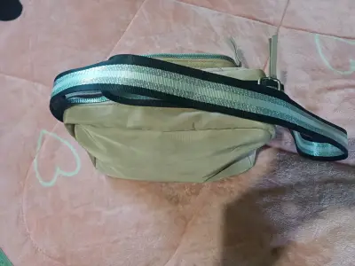 Bandolera beige con correa ajustable - miniatura 5