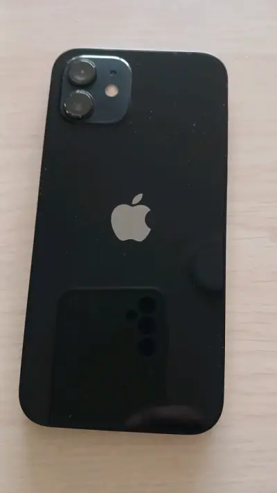 iPhone 12 en buen estado color negro - miniatura 1