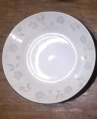 Set de platos de porcelana con diseño floral - miniatura 1