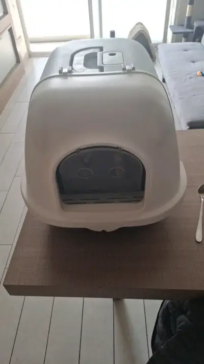 Caja de arena para gatos con tapa y puerta - miniatura 1