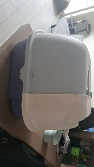 Caja de arena para gatos con tapa y puerta - miniatura 2