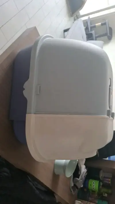 Caja de arena para gatos con tapa y puerta - miniatura 3