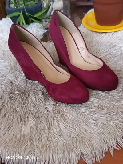 Zapatos de cuña burdeos para mujer - miniatura 3