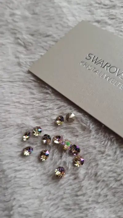 Pack 12 uds. 5mm Chaton Swarovski Luminous Green - miniatura 1