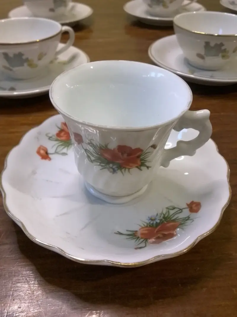 Juego de Tazas de Porcelana con Flores - 1