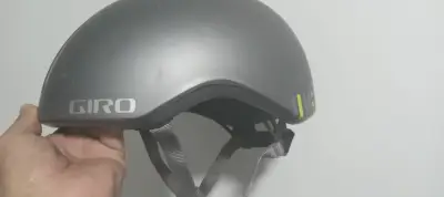 Casco de ciclismo gris Giro - miniatura 1
