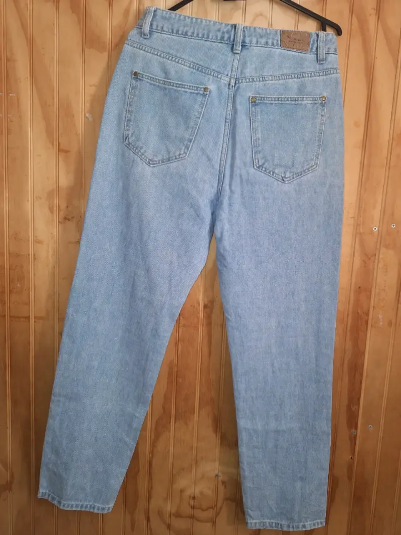 Jeans de mezclilla azul claro para mujer - 2