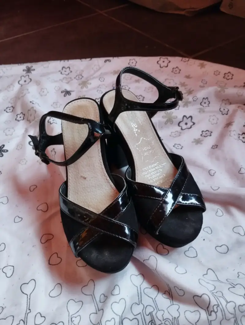 Sandalias de Tacón Negro con Correa talla 35 - 2
