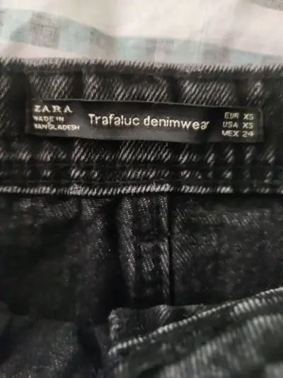 Falda de mezclilla negra desgastada Zara Trafaluc - miniatura 1