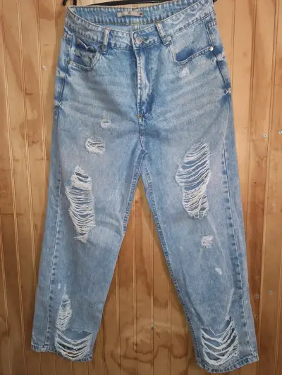 Jeans de mezclilla desgastados para mujer - miniatura 1