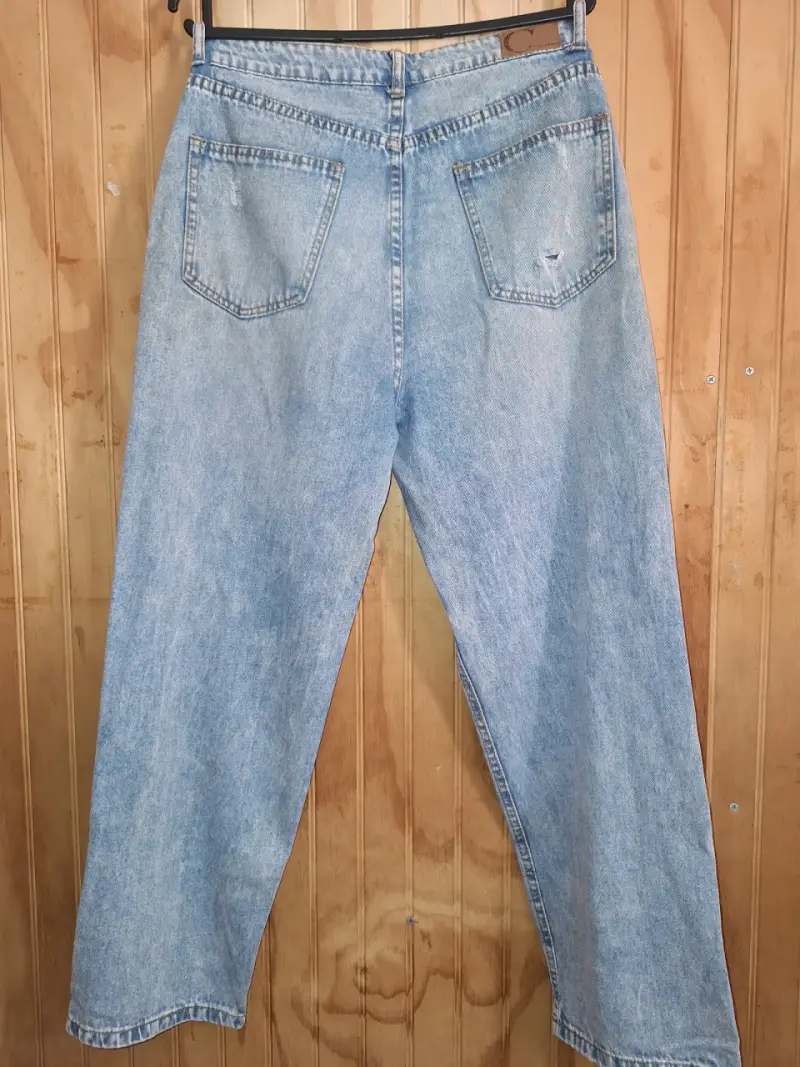Jeans de mezclilla desgastados para mujer - 2