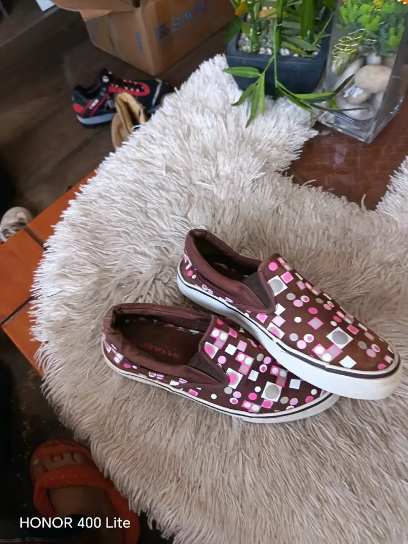 Zapatillas Airwalk slip-on marrón con diseño - 2