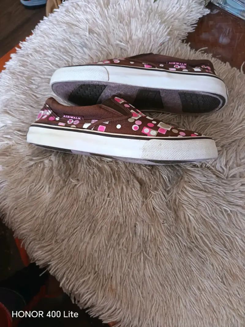 Zapatillas Airwalk slip-on marrón con diseño - 3