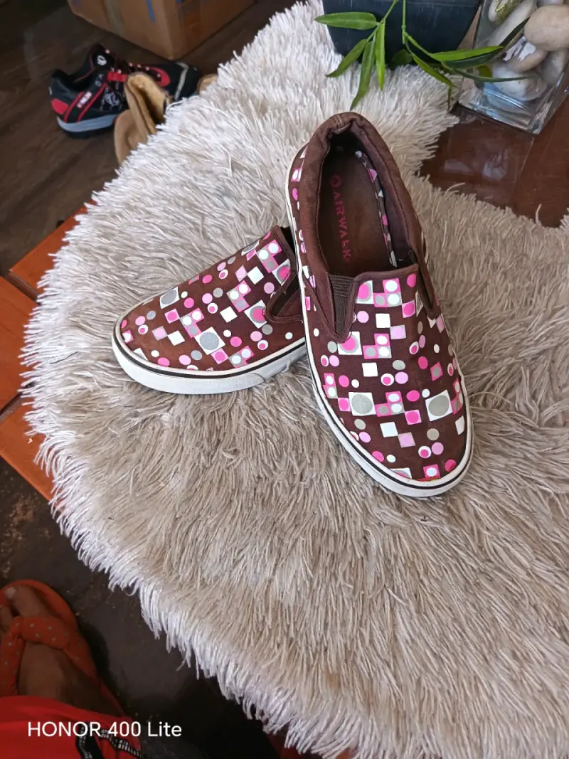 Zapatillas Airwalk slip-on marrón con diseño - 4