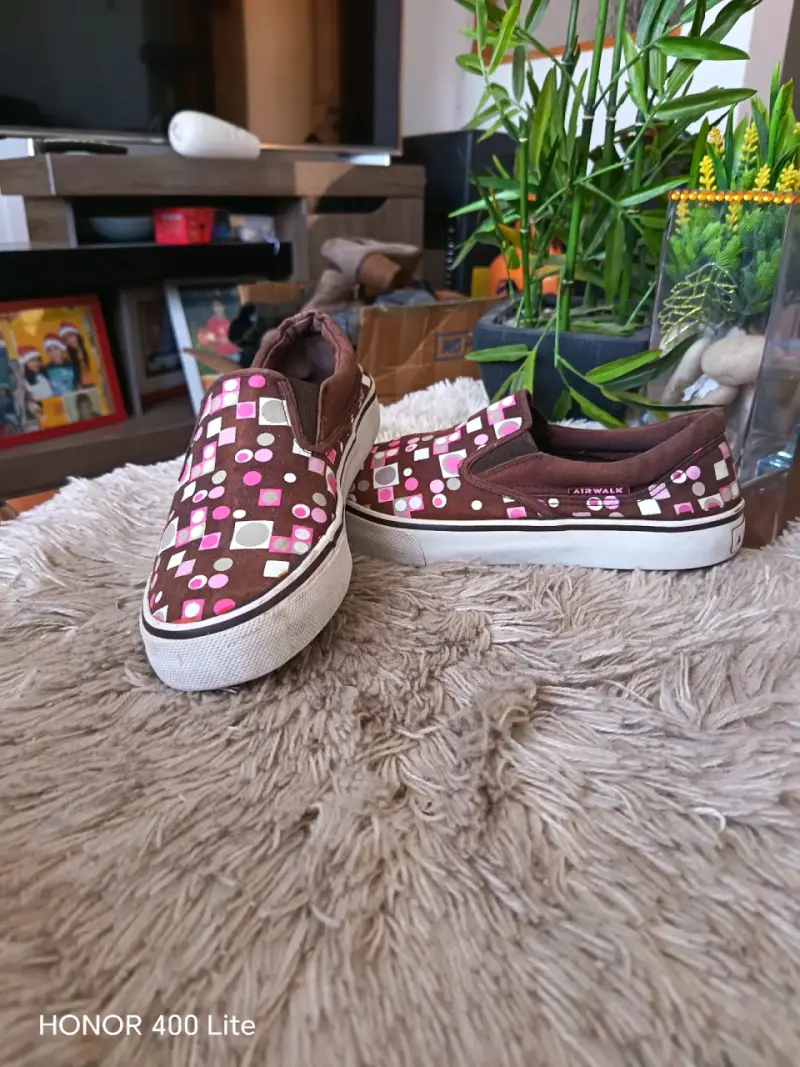 Zapatillas Airwalk slip-on marrón con diseño - 5