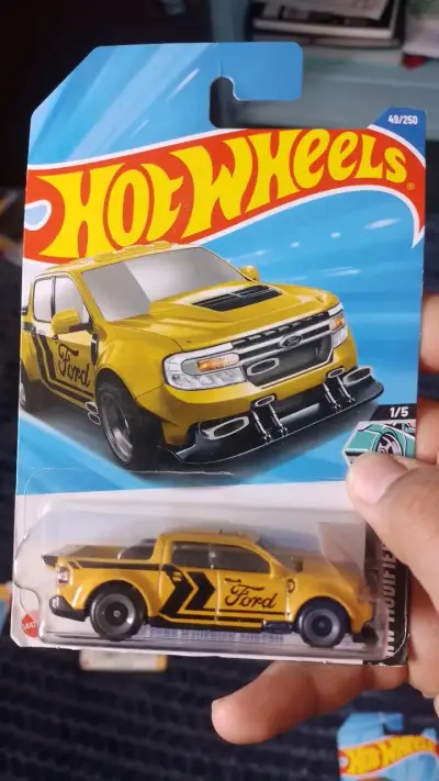 Miniatura Hot Wheels Tesla Cyberquad 2025 - miniatura 5