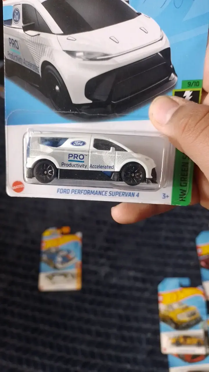 Miniatura Hot Wheels Tesla Cyberquad 2025 - 6