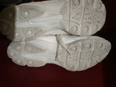 Zapatillas Adidas N40 con detalles dorados - miniatura 3