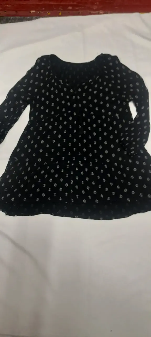 Blusa negra con rayas y mangas acampanadas - 2