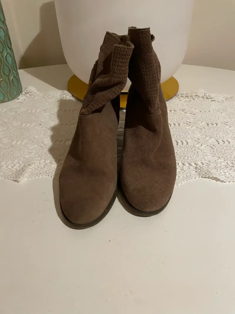 Botines de gamuza marrón con tacón medio - 2