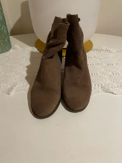 Botines de gamuza marrón con tacón medio - miniatura 2
