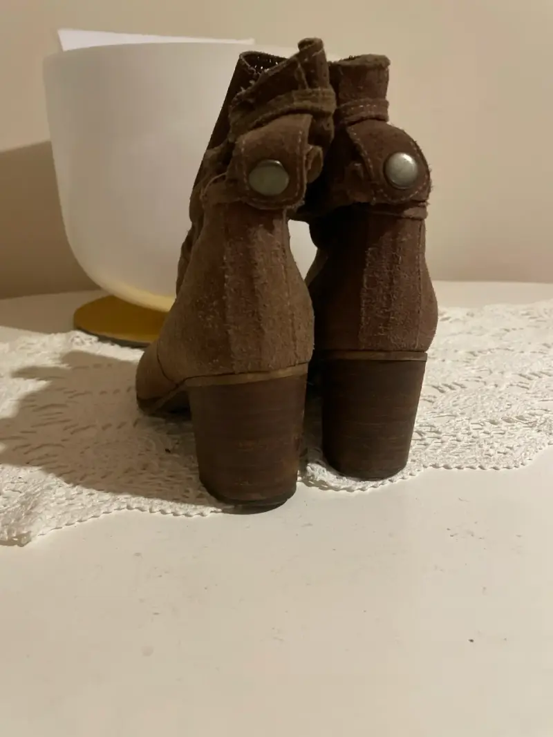 Botines de gamuza marrón con tacón medio - 5