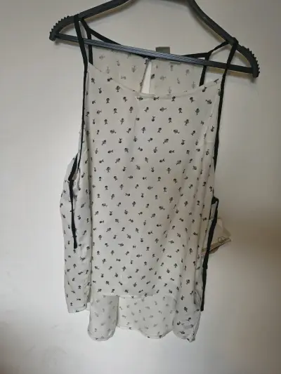 Blusa estampada negra y blanca para mujer - miniatura 2