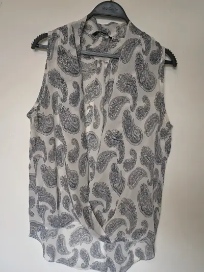 Blusa estampada negra y blanca para mujer - miniatura 4