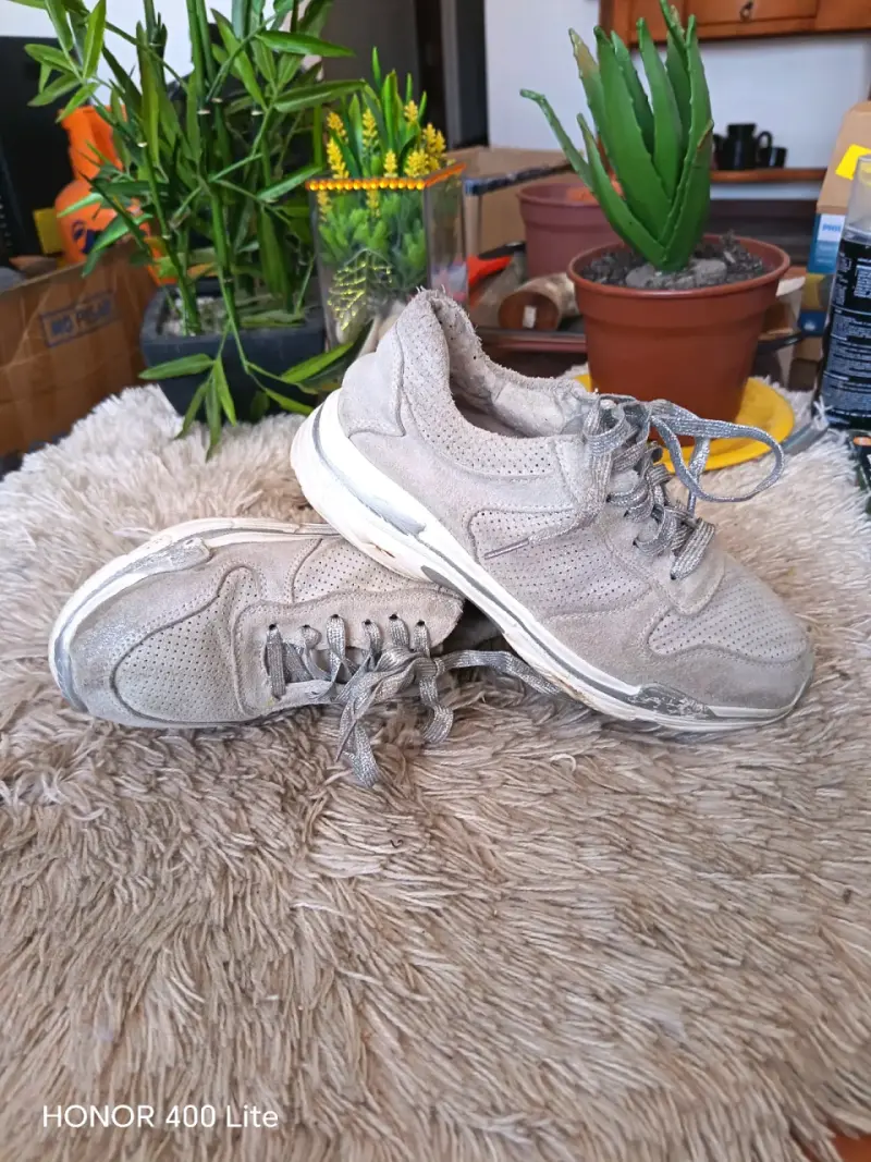 Zapatillas deportivas grises para mujer en buen estado - 2
